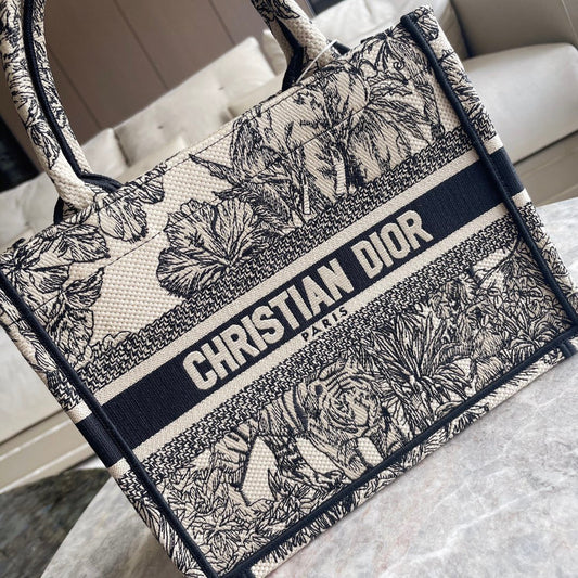 DIO Book Tote