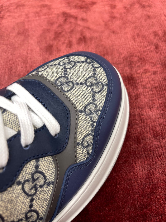 Sneakers & Shoes