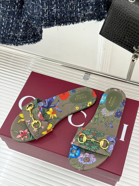 SLIDE SANDALS IN WARM BEIGE FABRIC FLORAL AND LEAF PRINT
