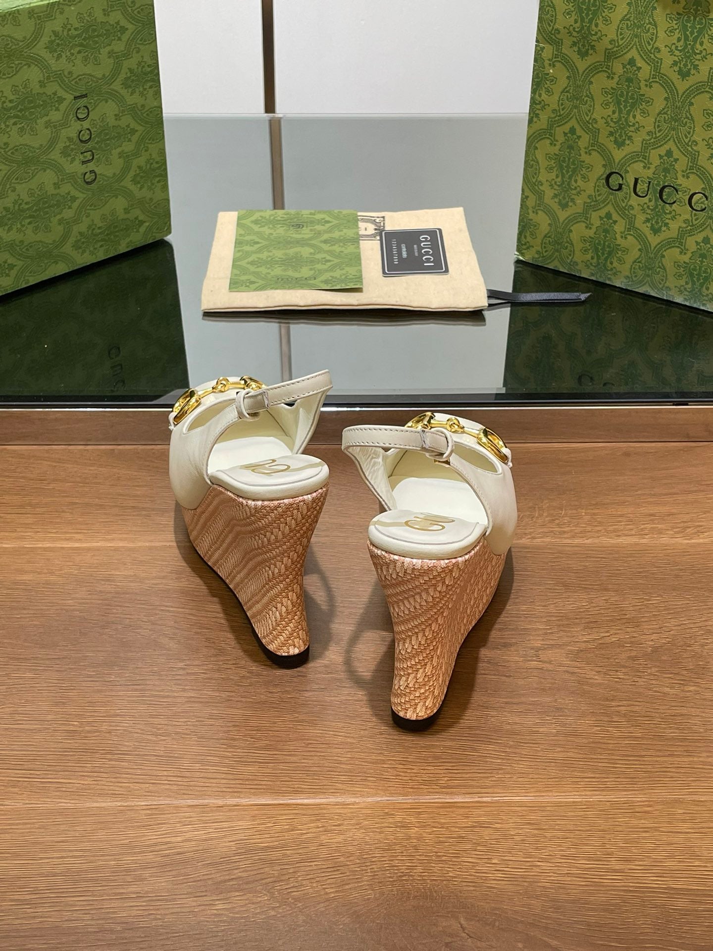 GG WEDGE PLATFORM IN WHITE CALFSKIN WITH GOLD HARDWARE