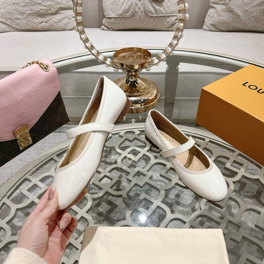 MARY JANE SHOES IN WHITE PATENT CALFSKIN