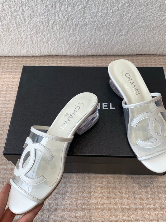 SLIDE SANDALS IN WHITE LAMBSKIN WITH TRANSPARENT PVC
