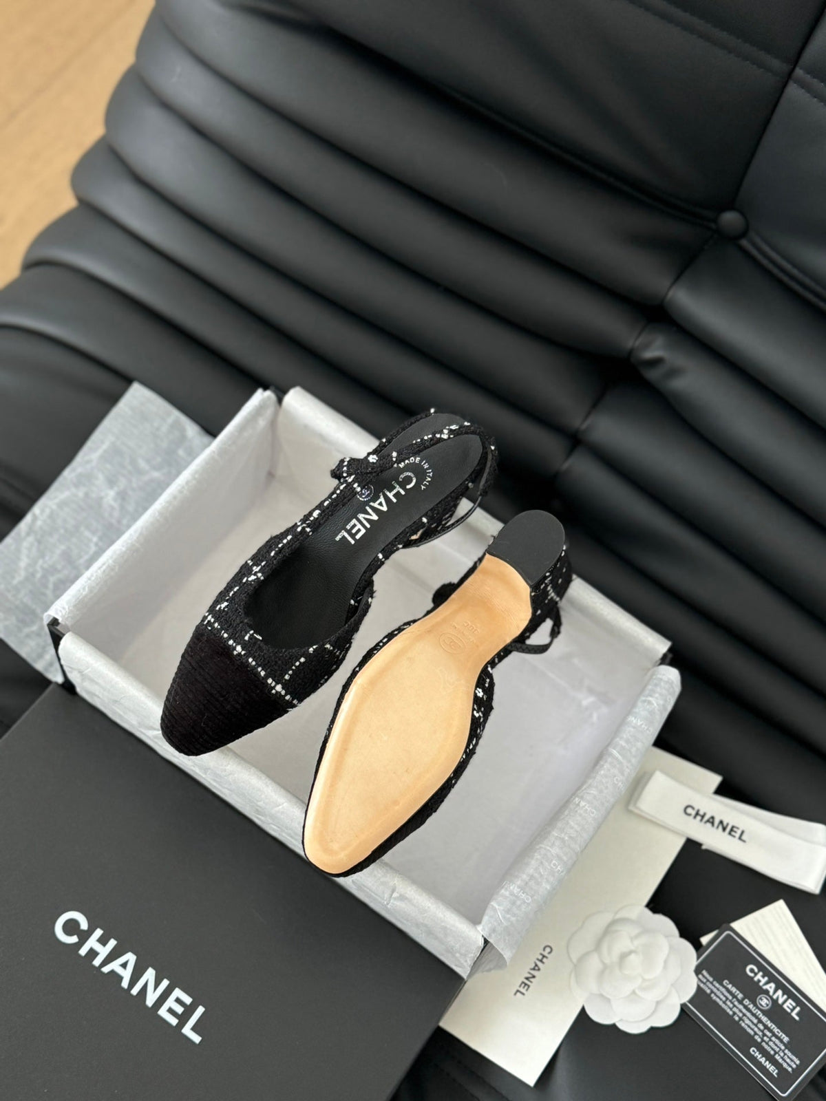 HIGH SLINGBACK IN BLACK TWEED AND LAMBSKIN