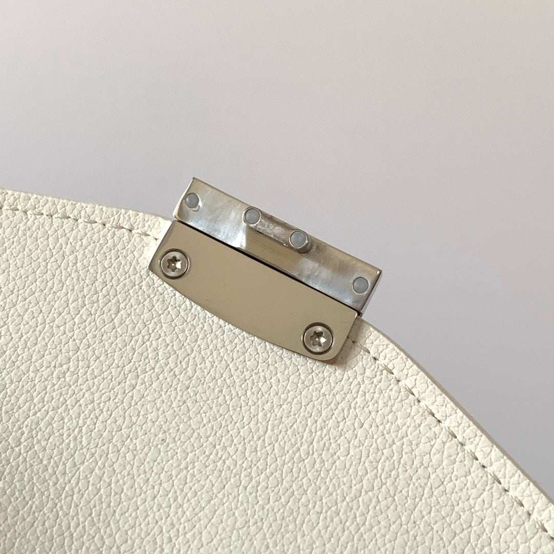 CHYPRE WALLET-POUCH 21 IN WHITE GOYARDINE CANVAS AND CALFSKIN