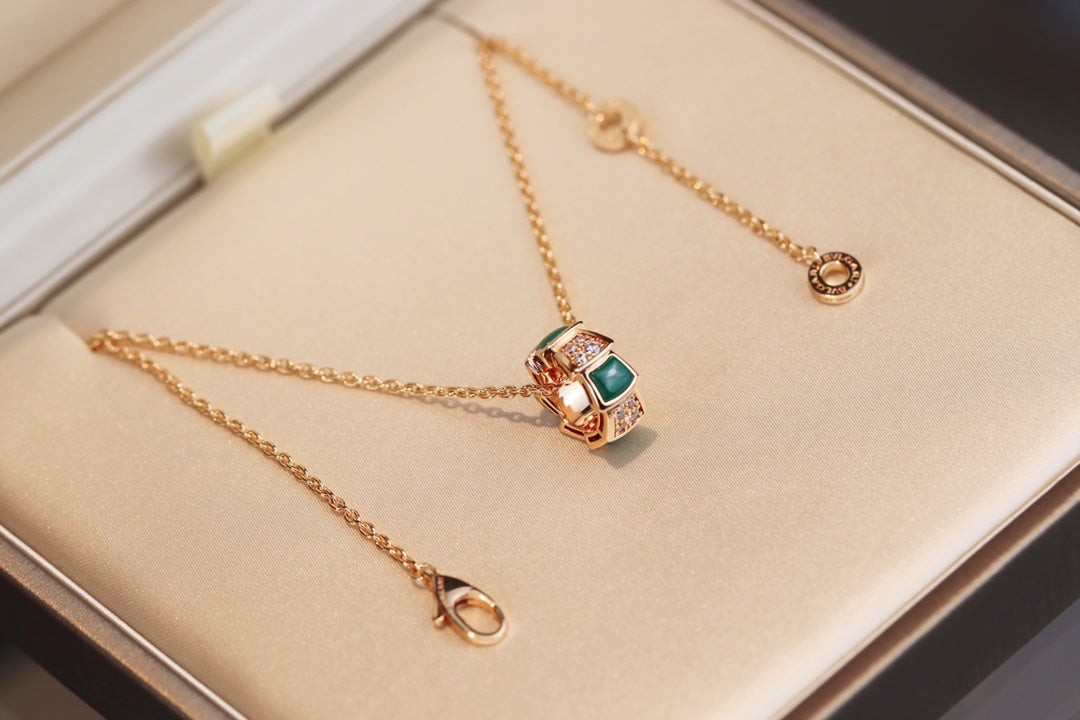 SERPENTI PEDANT DIAMOND NECKLACE