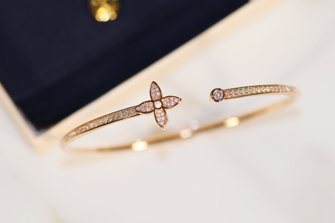 LV IDYLLE GOLD OPEN BRACELET DIAMOND PAVED