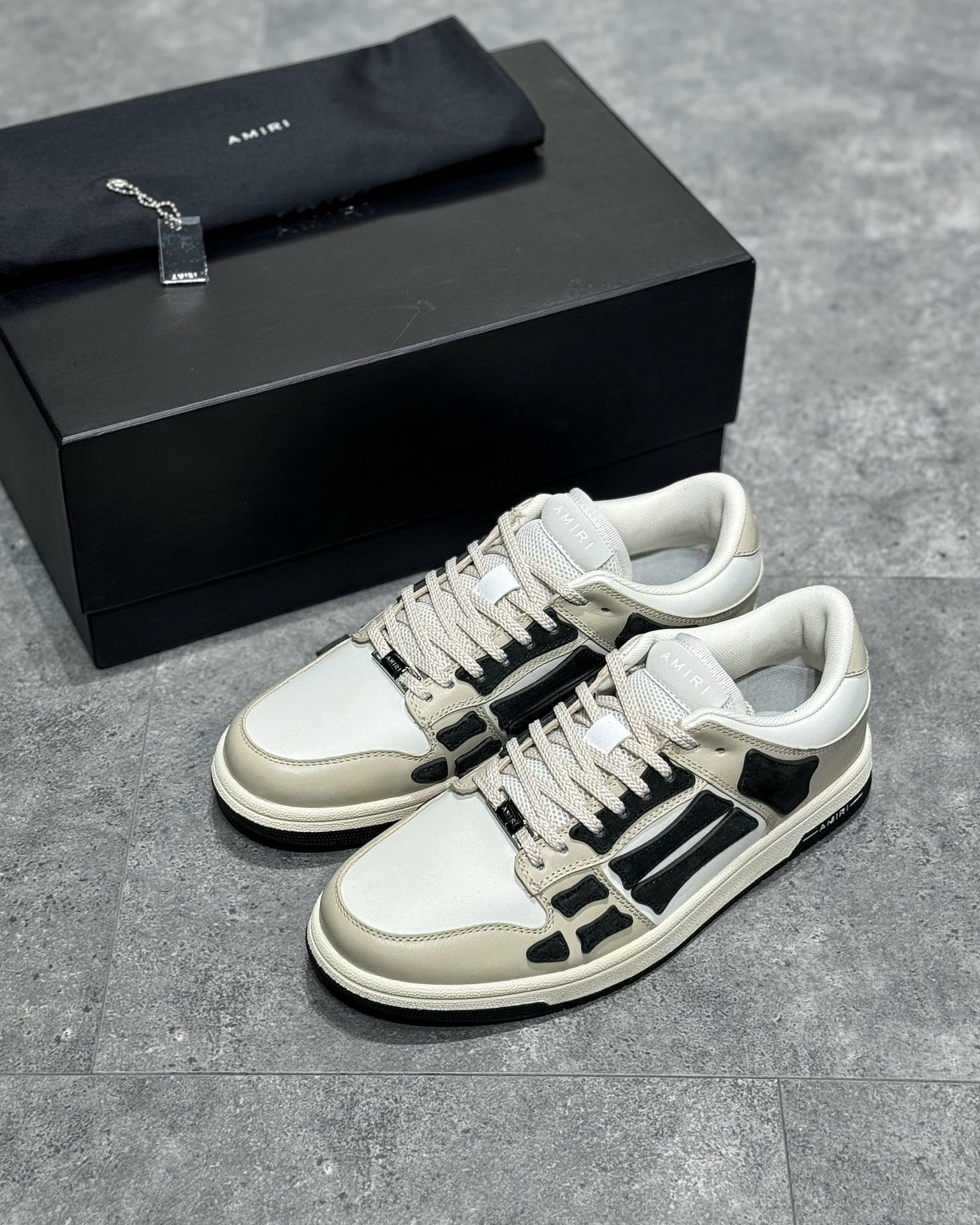 AMR Sneakers