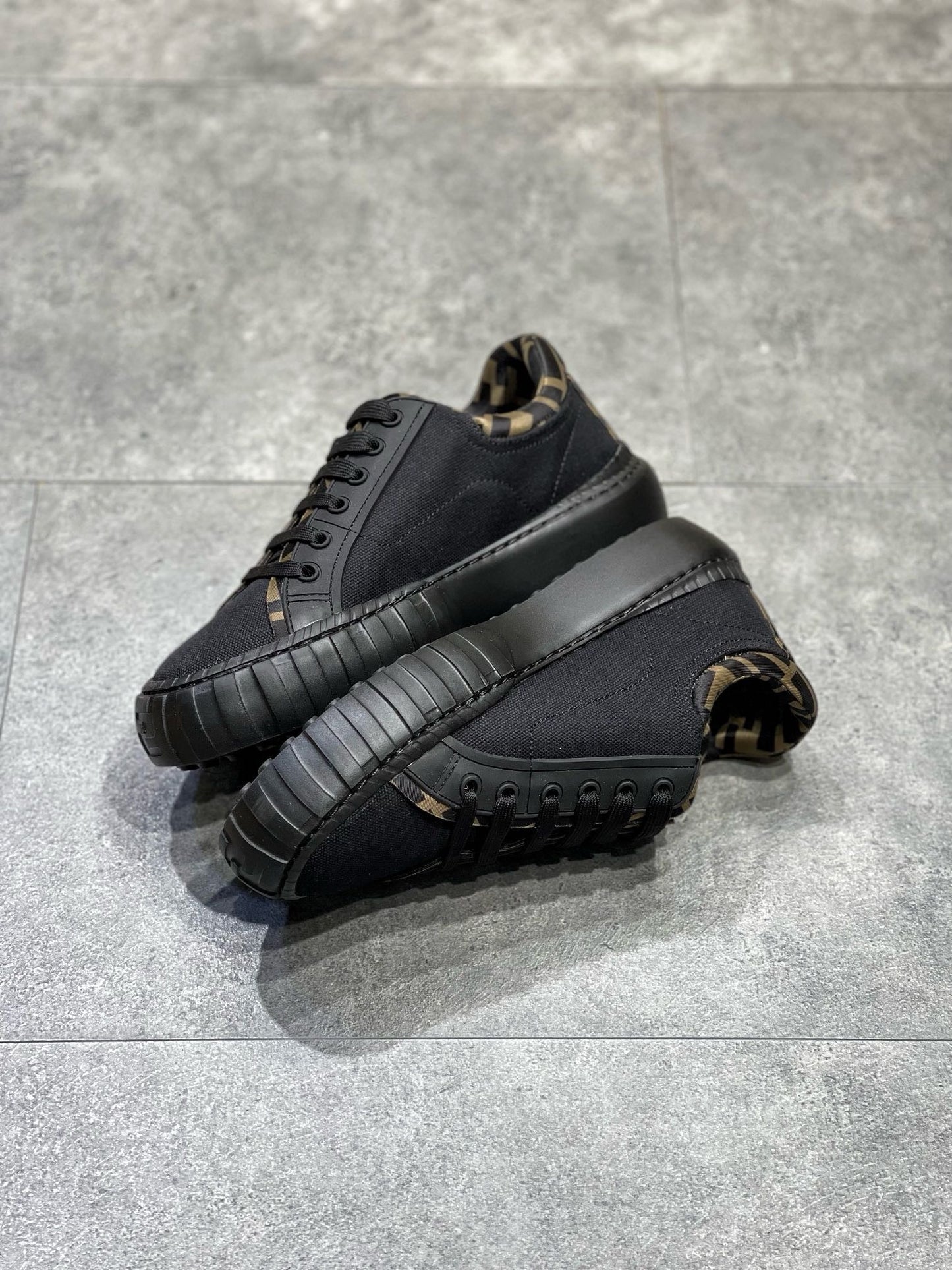 FEN Sneakers