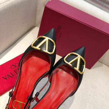 VLOGO SIGNATURE BLACK CALFSKIN FLAT SLINGBACK PUMP WITH GOLD LOGO