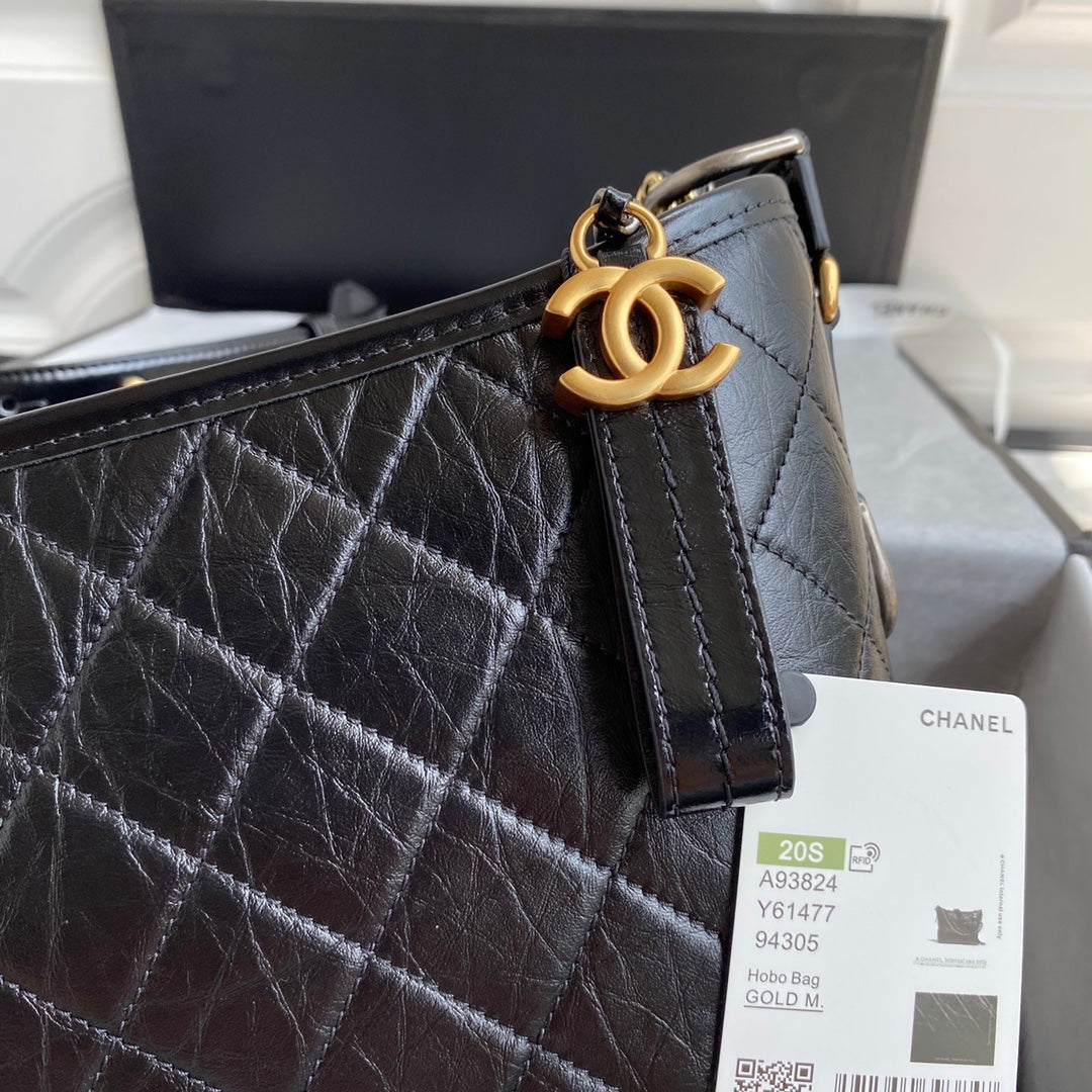 CC GABRIELLE MEDIUM 28 HOBO BAG IN BLACK CALFSKIN