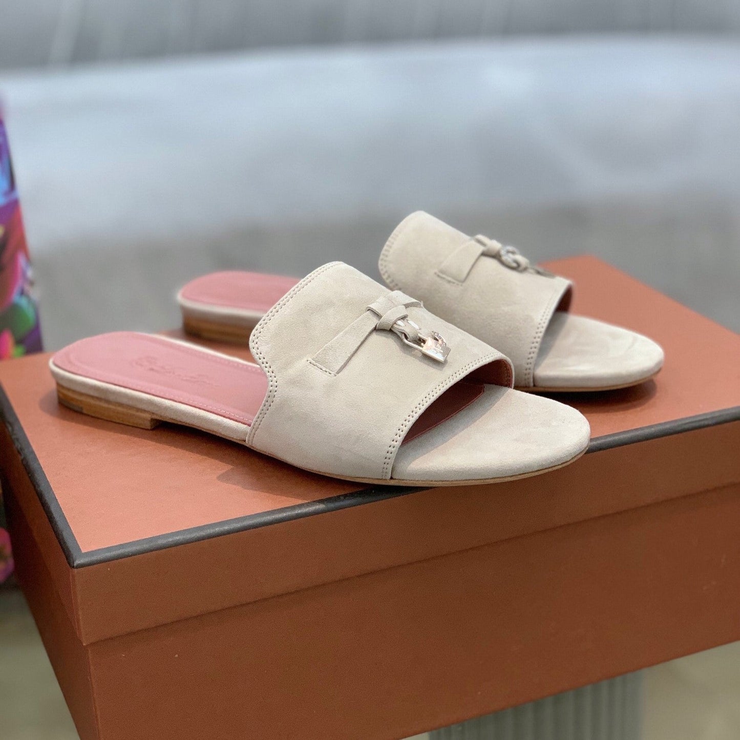 Summer Charms Sandals in Pale Gray Suede Pink Lambskin