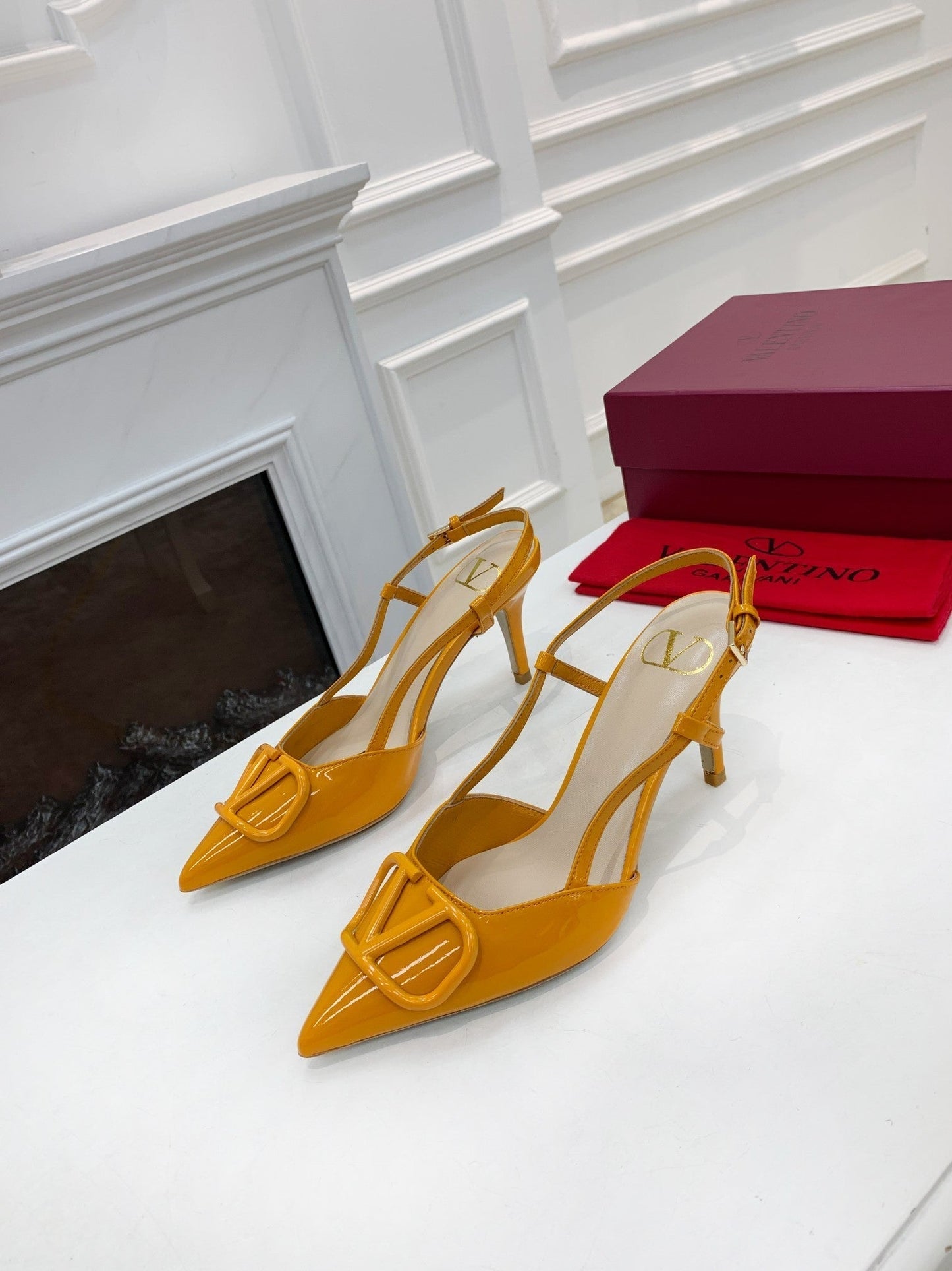 VLOGO SIGNATURE MUSTARD YELLOW PATENT LEATHER SLINGBACK PUMP