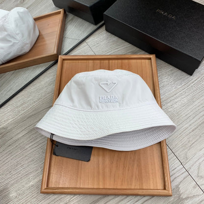 BUCKET HAT IN WHITE RE-NYLON 234104