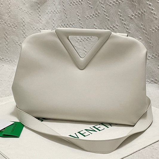 TRIANGLE HANDLE BAG 31 IN WHITE LAMBSKIN