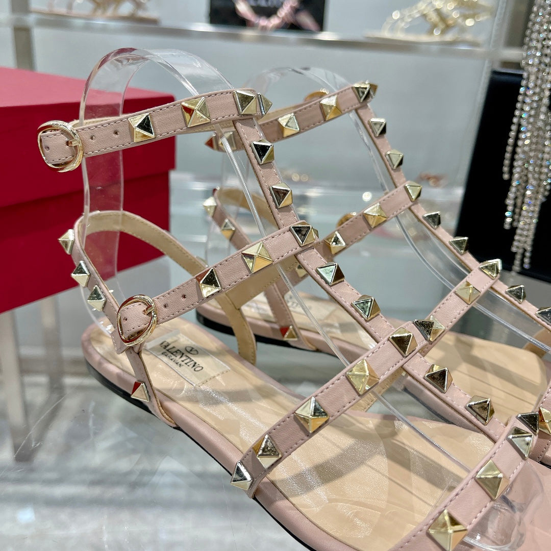 ROCKSTUD SANDAL WITH STRAPS IN LIGHT PINK CALFSKIN