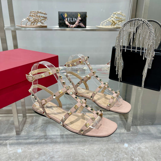 ROCKSTUD SANDAL WITH STRAPS IN LIGHT PINK CALFSKIN