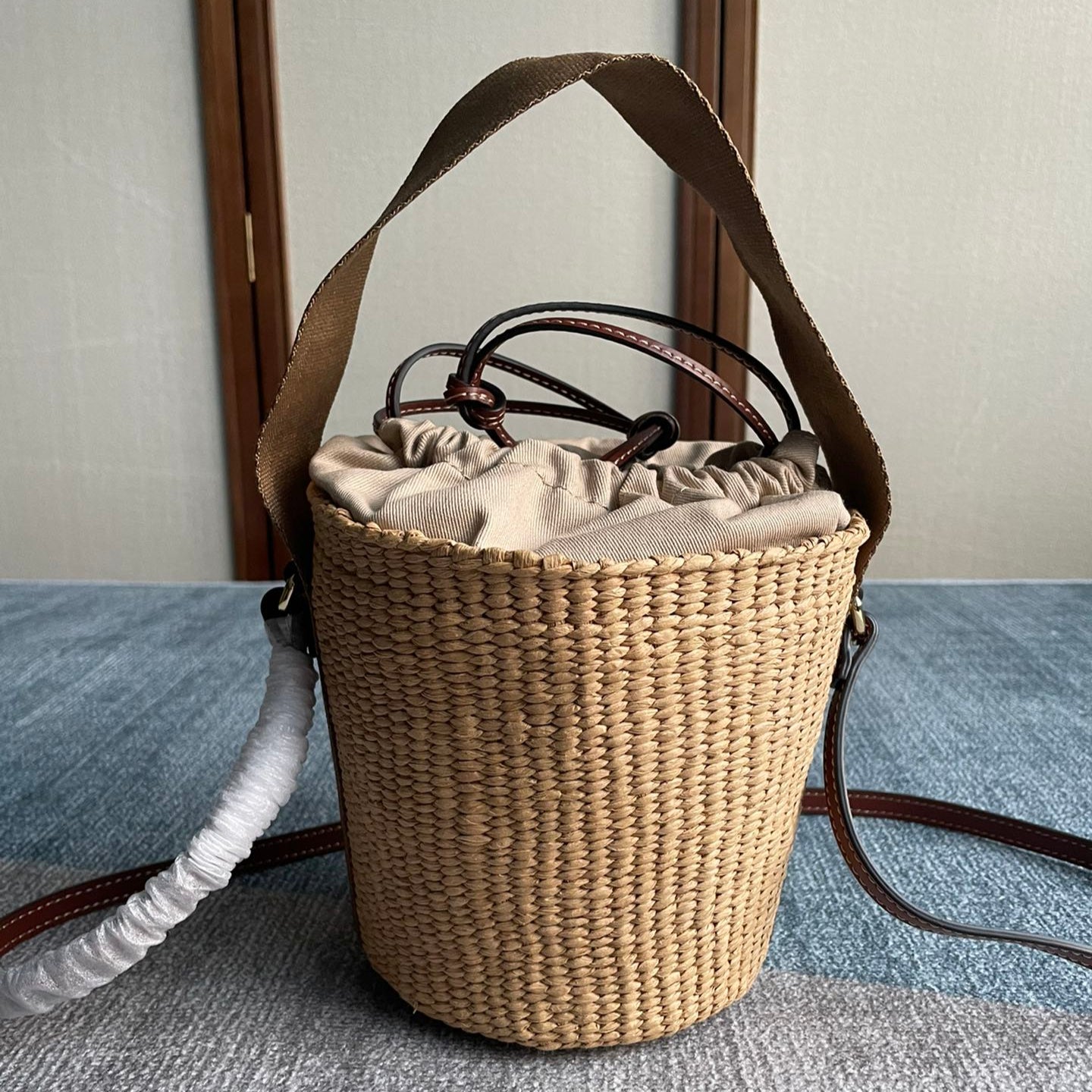 SMALL WOODY BASKET 17 IN NATURAL FIBERS BROWN WEBBING DARK BROWN CALFSKIN