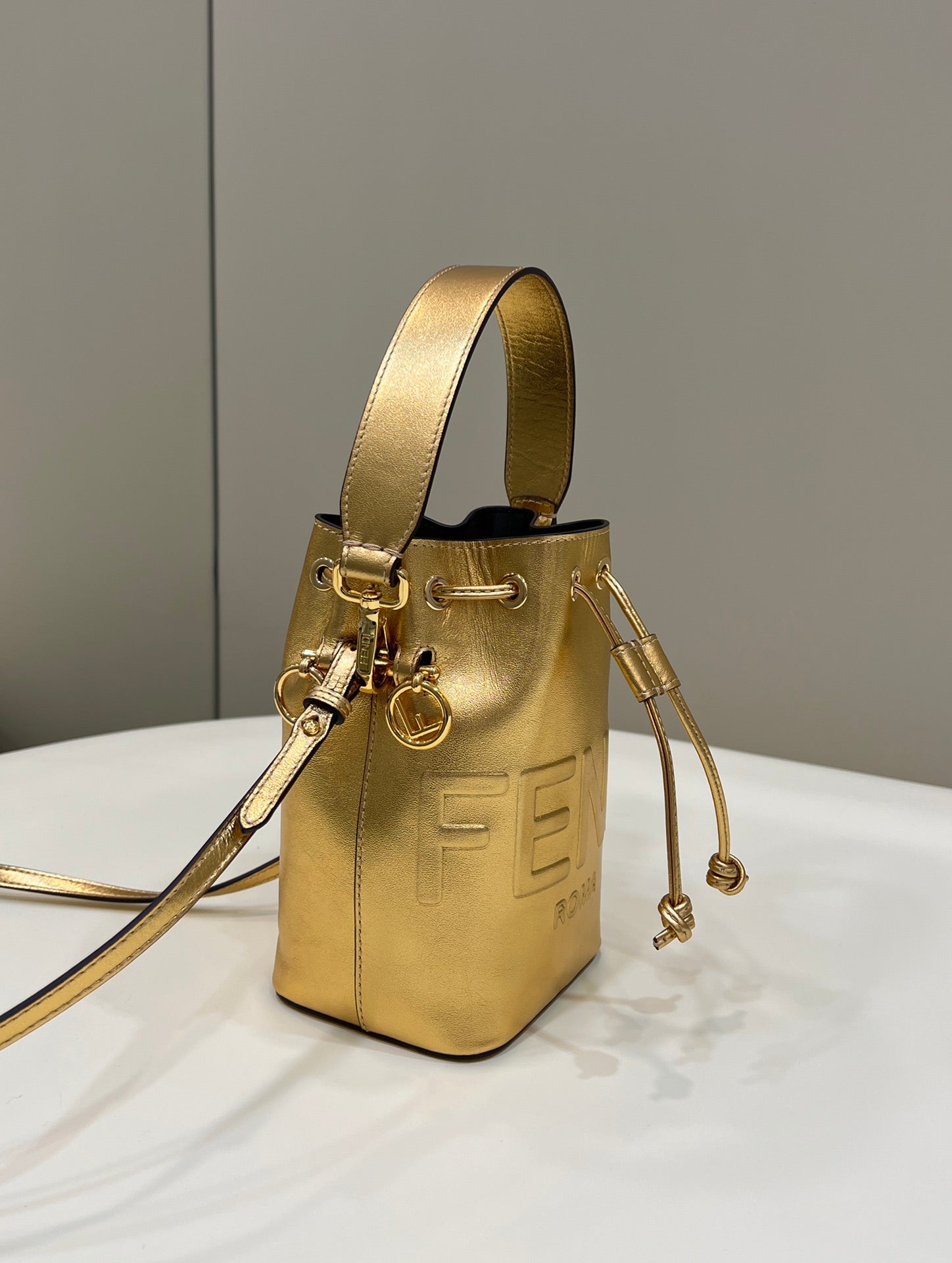 MON TRESOR 18 IN GOLD METALLIC CALFSKIN