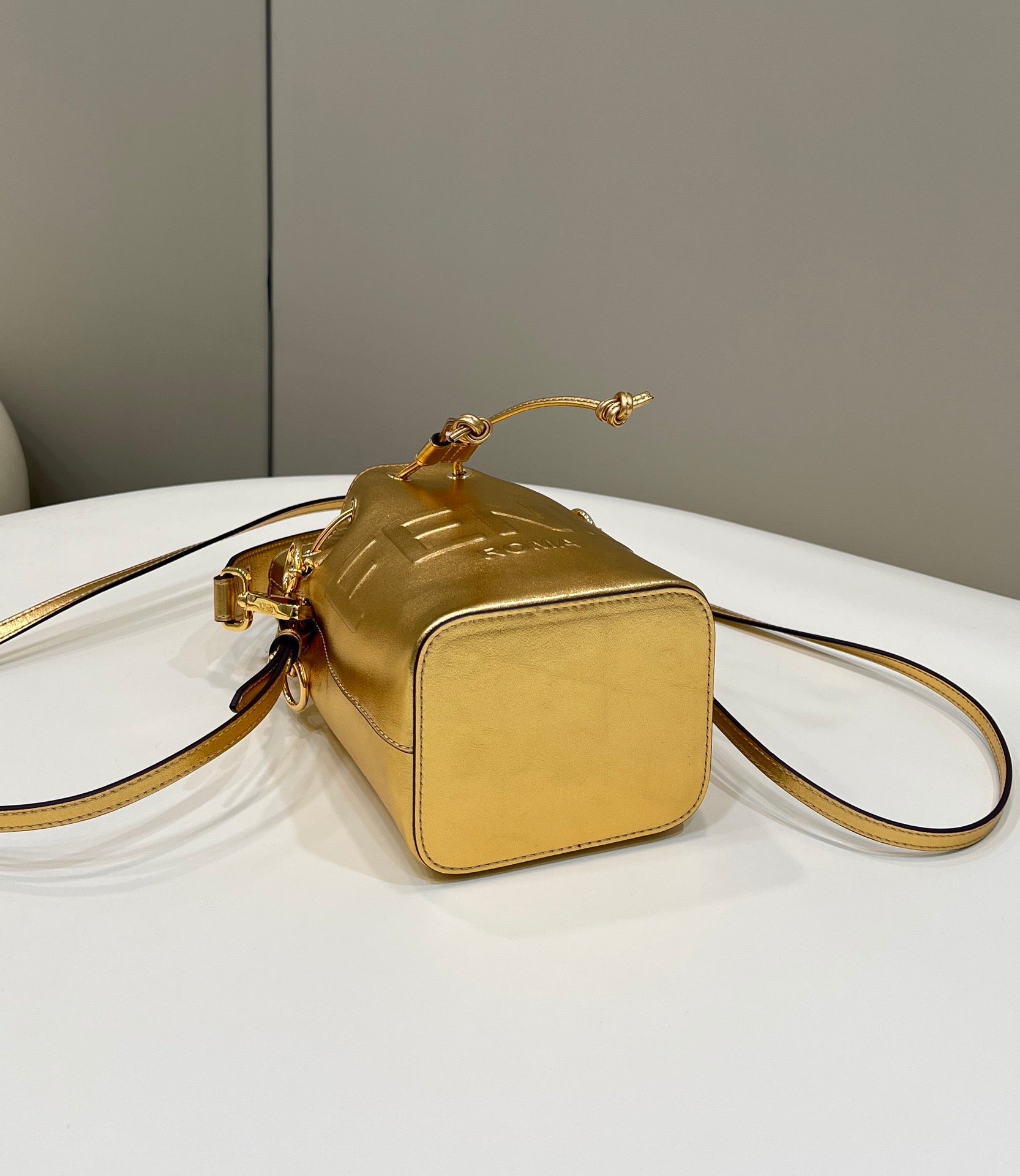 MON TRESOR 18 IN GOLD METALLIC CALFSKIN