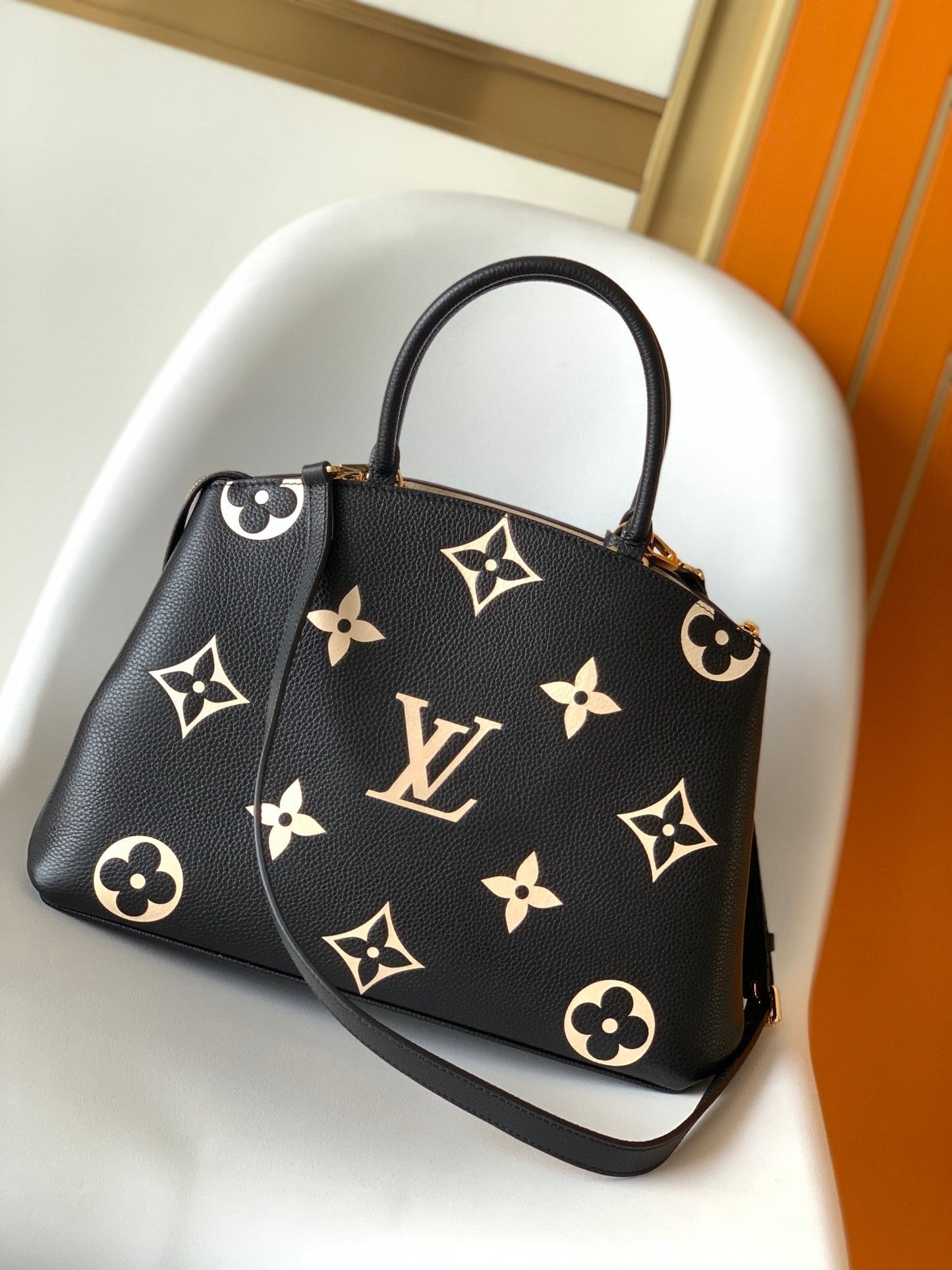 PETIT PALAIS PM LARGE SHOULDER BAG 34 IN BLACK MIX BEIGE EMBOSSED COWHIDE GOLD-TONE HARDWARE