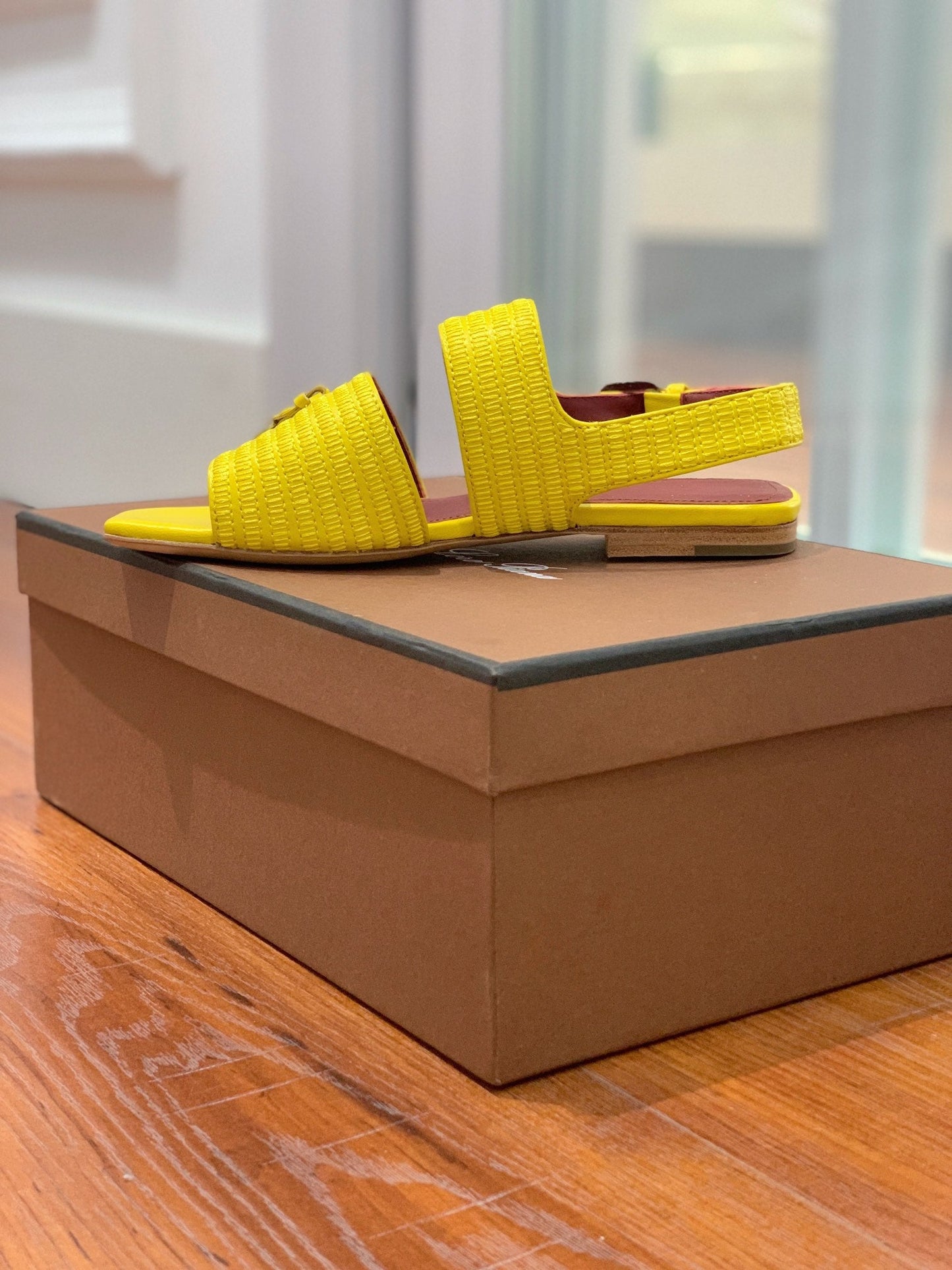 LP RAFFIA CHARMS STRAP FLATS SANDAL LEMON CALFSKIN
