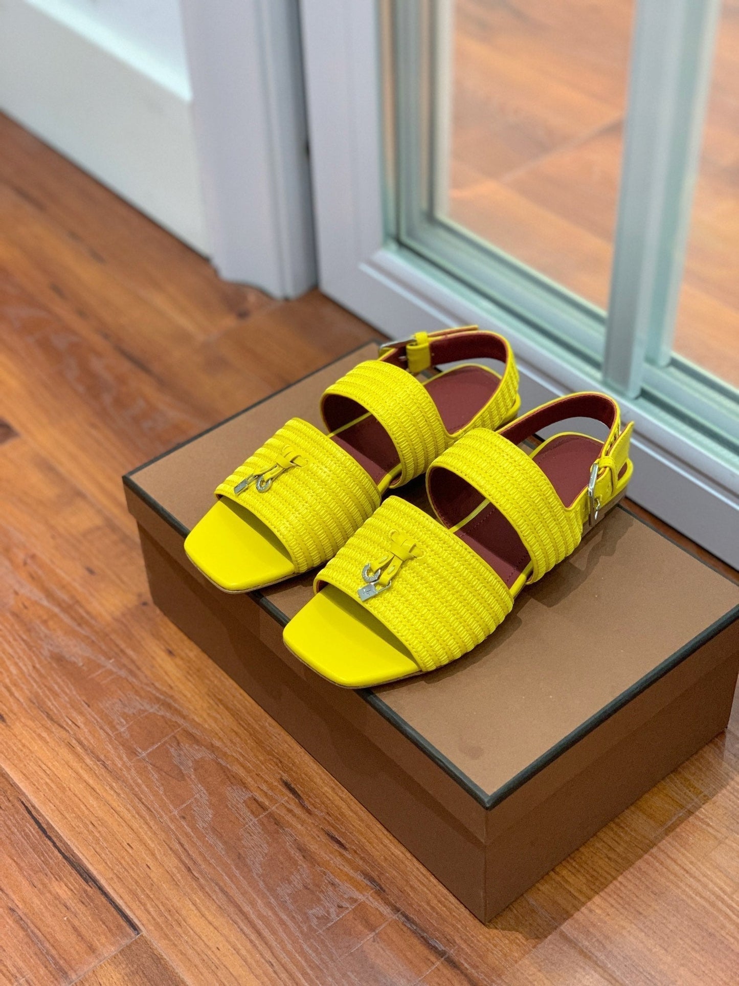LP RAFFIA CHARMS STRAP FLATS SANDAL LEMON CALFSKIN