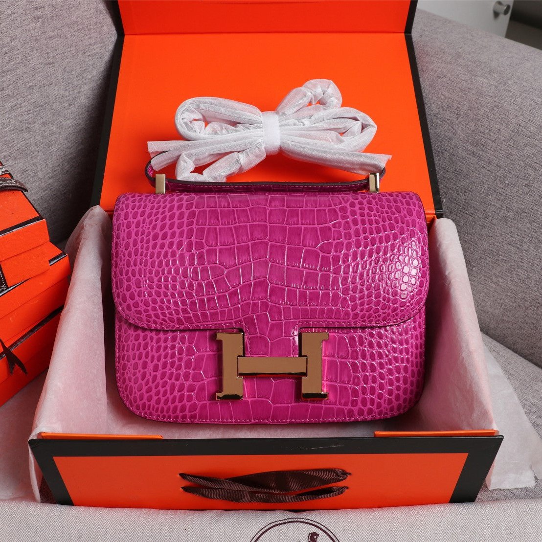 HM CONSTANCE 23 BARBIE PINK ALLIGATOR SILVER HARDWARE