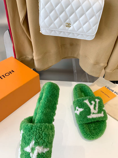LV WOMEN'S PASEO FLAT SLIPPER IN GREEN FLEECE WITH WHITE LOGO
