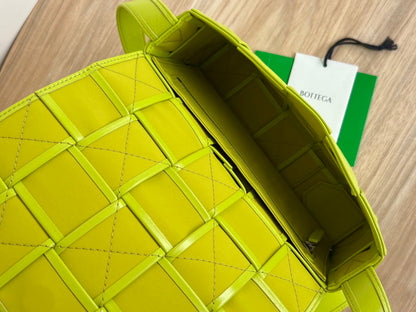SMALL CASSETTE 23 IN VOLT GREEN CALFSKIN