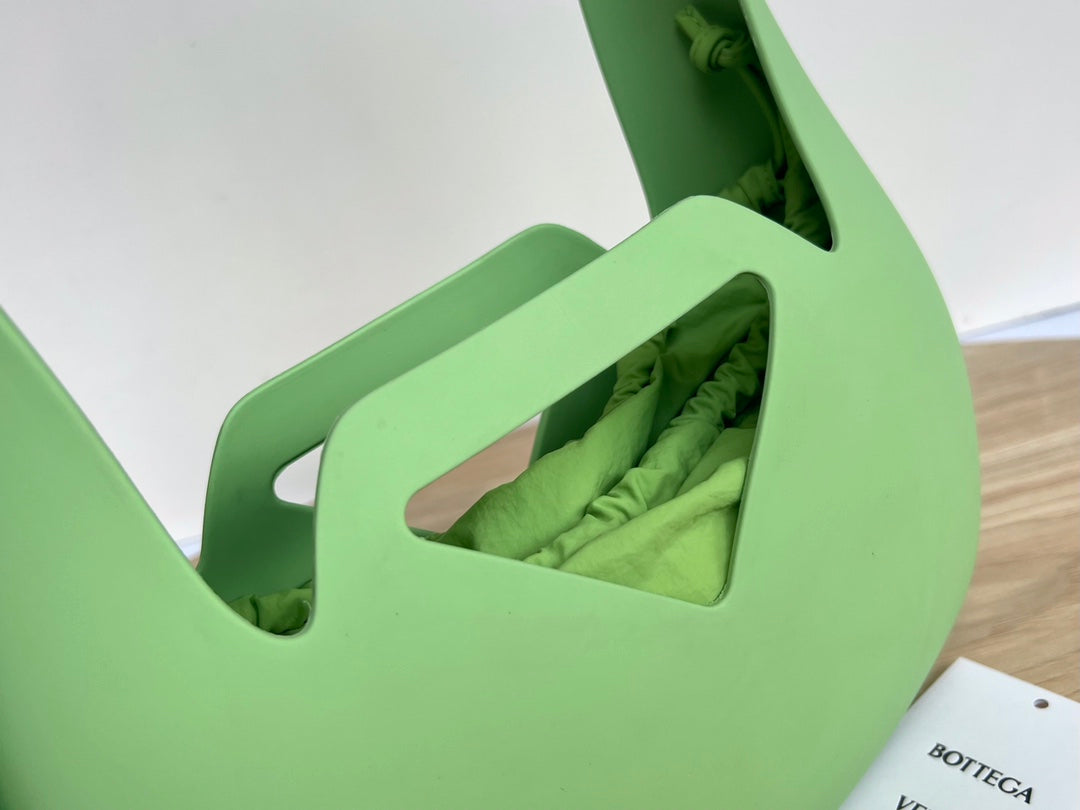 SHOULDER BAG 27 IN FEIJOA GREEN RUBBER AND NYLON FABRIC