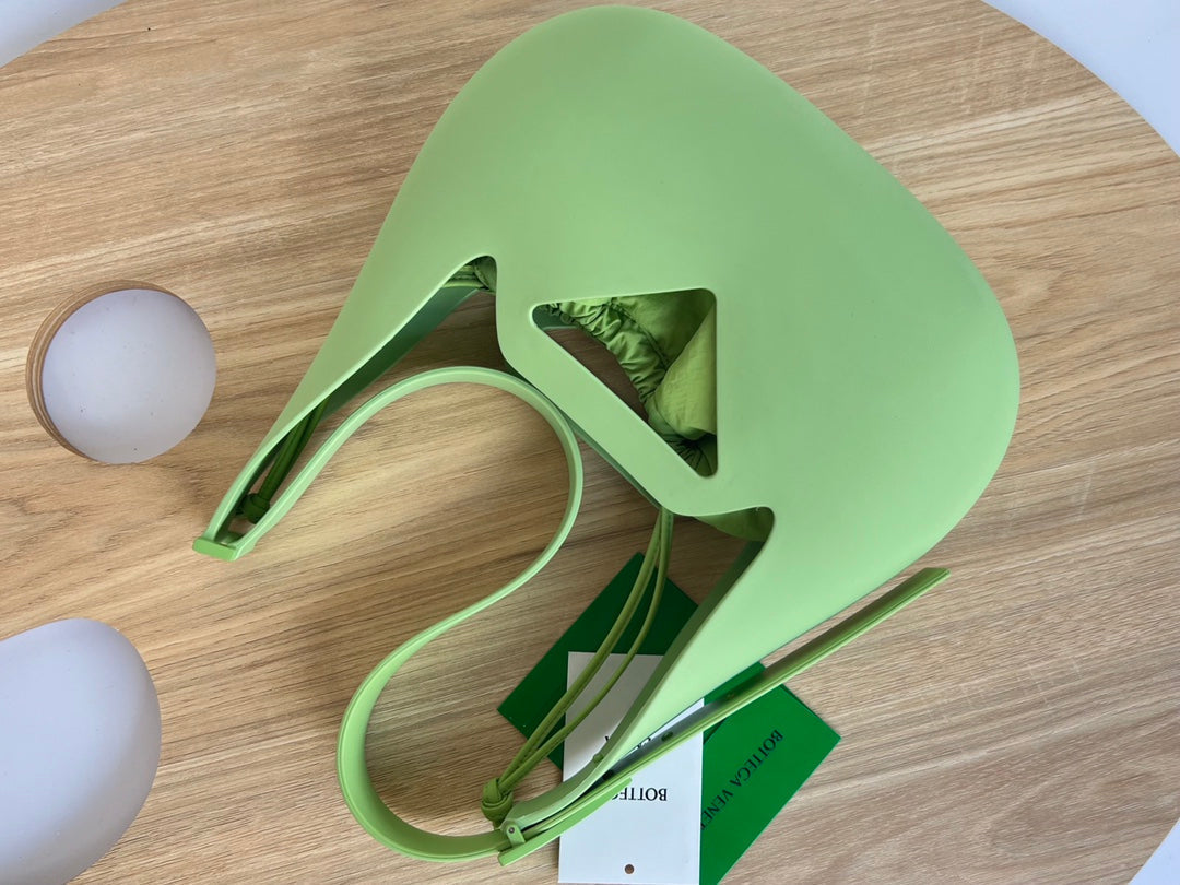 SHOULDER BAG 27 IN FEIJOA GREEN RUBBER AND NYLON FABRIC