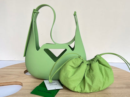 SHOULDER BAG 27 IN FEIJOA GREEN RUBBER AND NYLON FABRIC