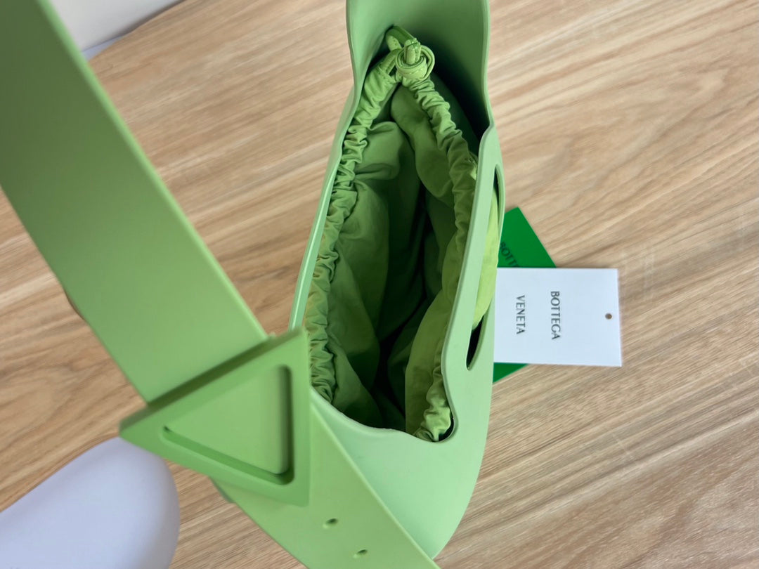 SHOULDER BAG 27 IN FEIJOA GREEN RUBBER AND NYLON FABRIC