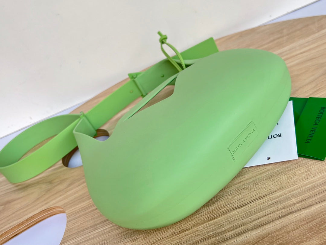SHOULDER BAG 27 IN FEIJOA GREEN RUBBER AND NYLON FABRIC