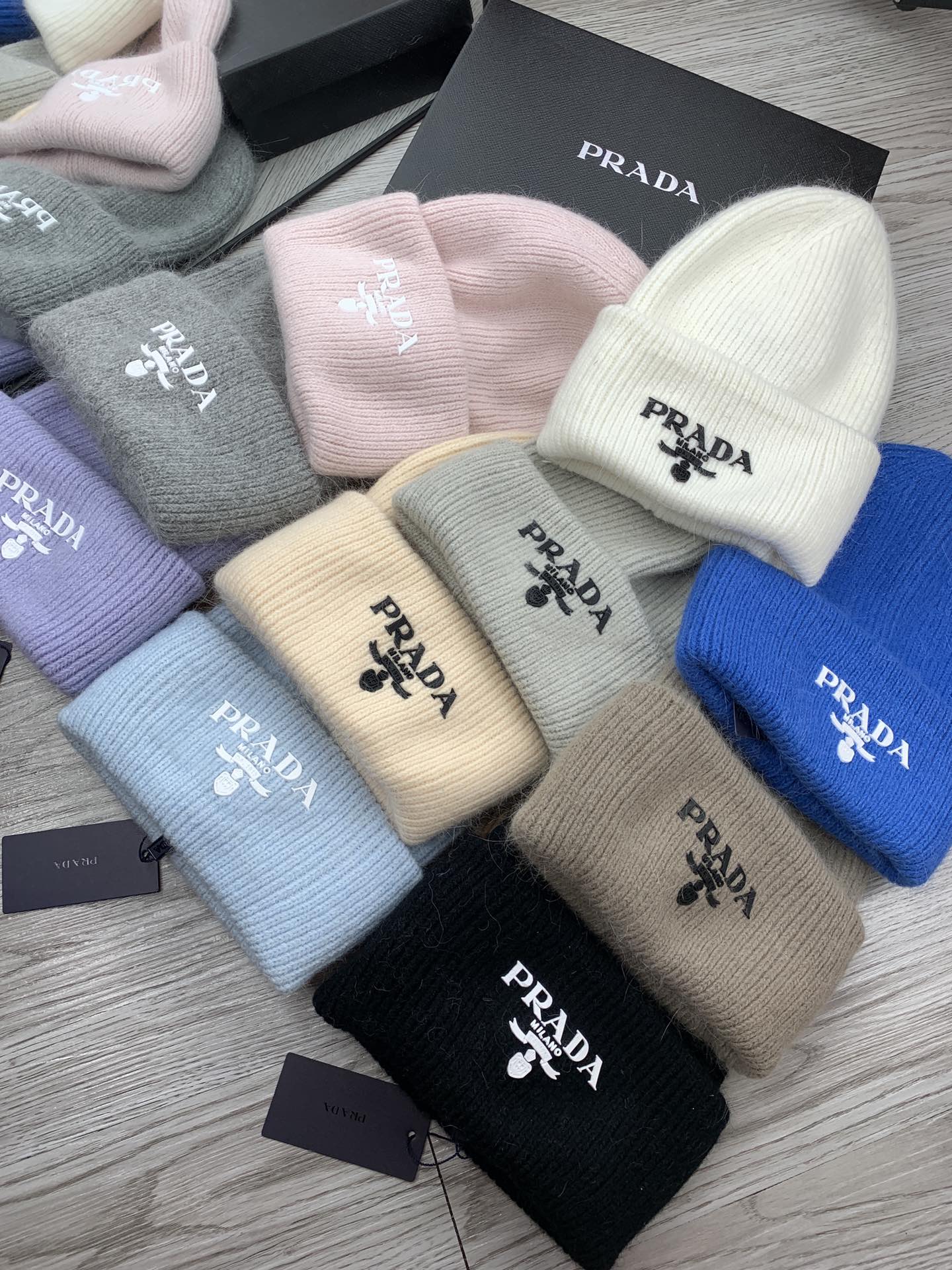 BEANIE HAT IN PASTEL PURPLE WOOL 108749