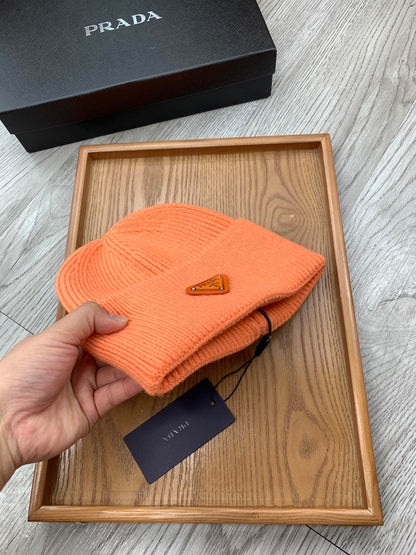 BEANIIE HAT IN CARROT ORANGE WOOL 335036