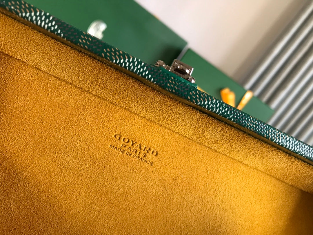 GRAND HÔTEL TRUNK BAG 24 IN GREEN GOYARDINE CANVAS AND CALFSKIN