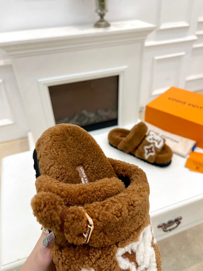 DAD SANDAL MULE IN CARAMEL BROWN MIX WHITE FLEECE