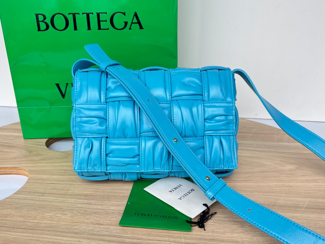 CASSETTE 28 IN SKY BLUE SOFT LAMBSKIN