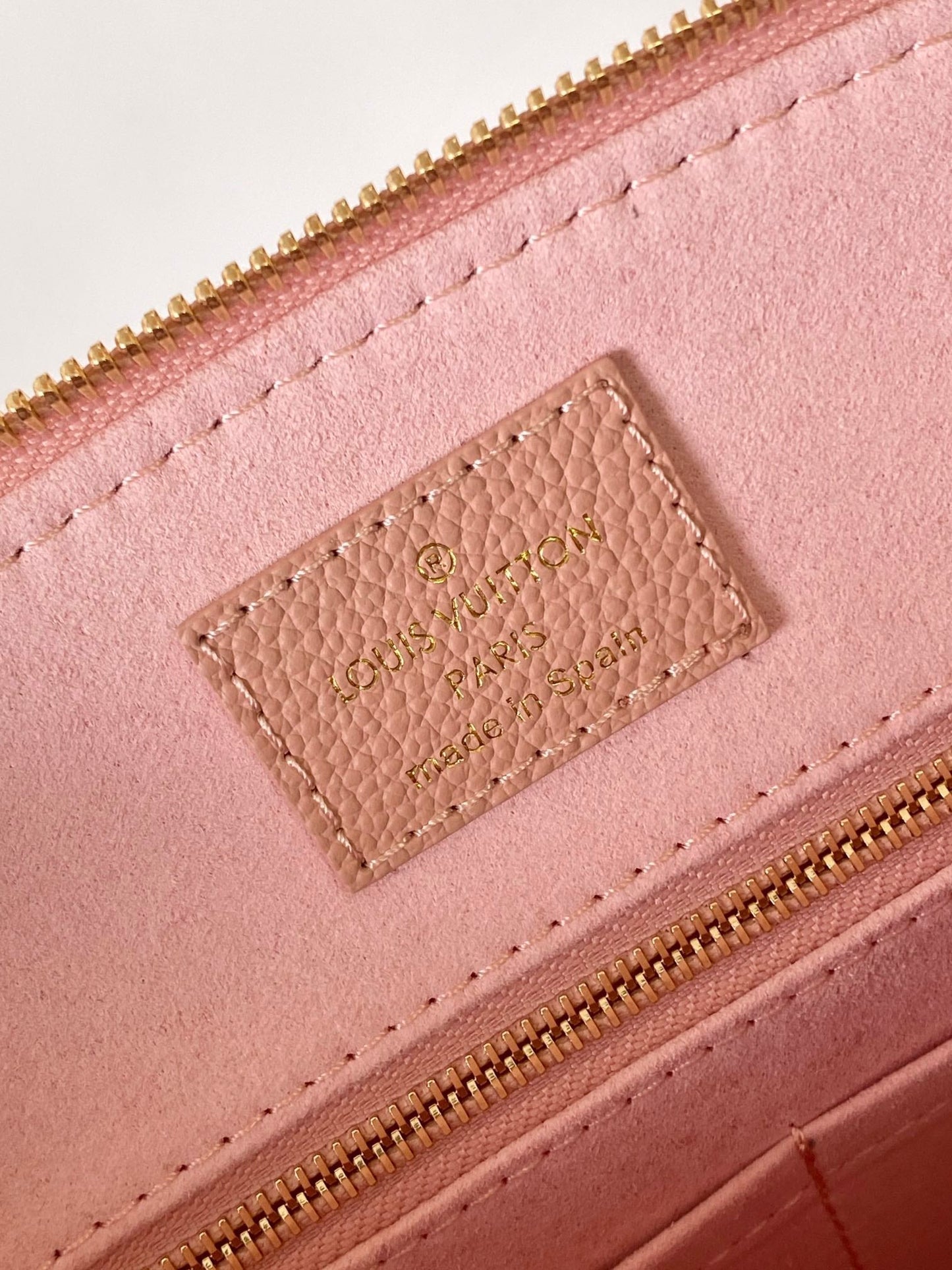 PETIT PALAIS PM MEDIUM SHOULDER BAG 29 IN PINK EMBOSSED COWHIDE GOLD-TONE HARDWARE