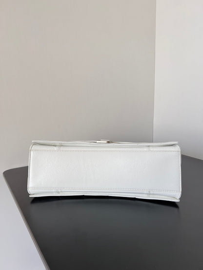 CRUSH CHAINED BAG 32 IN WHITE QUILTED CRUSHED CALFSKIN SILVER HARDWARE