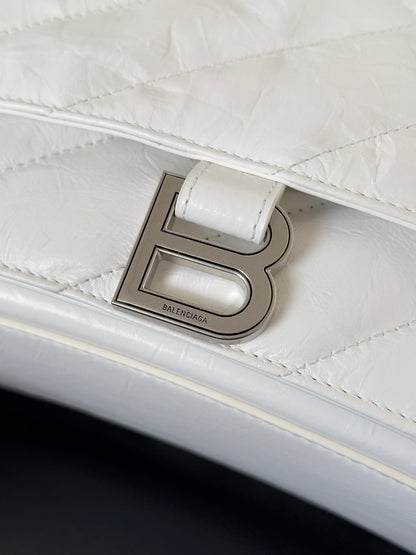 CRUSH CHAINED BAG 32 IN WHITE QUILTED CRUSHED CALFSKIN SILVER HARDWARE