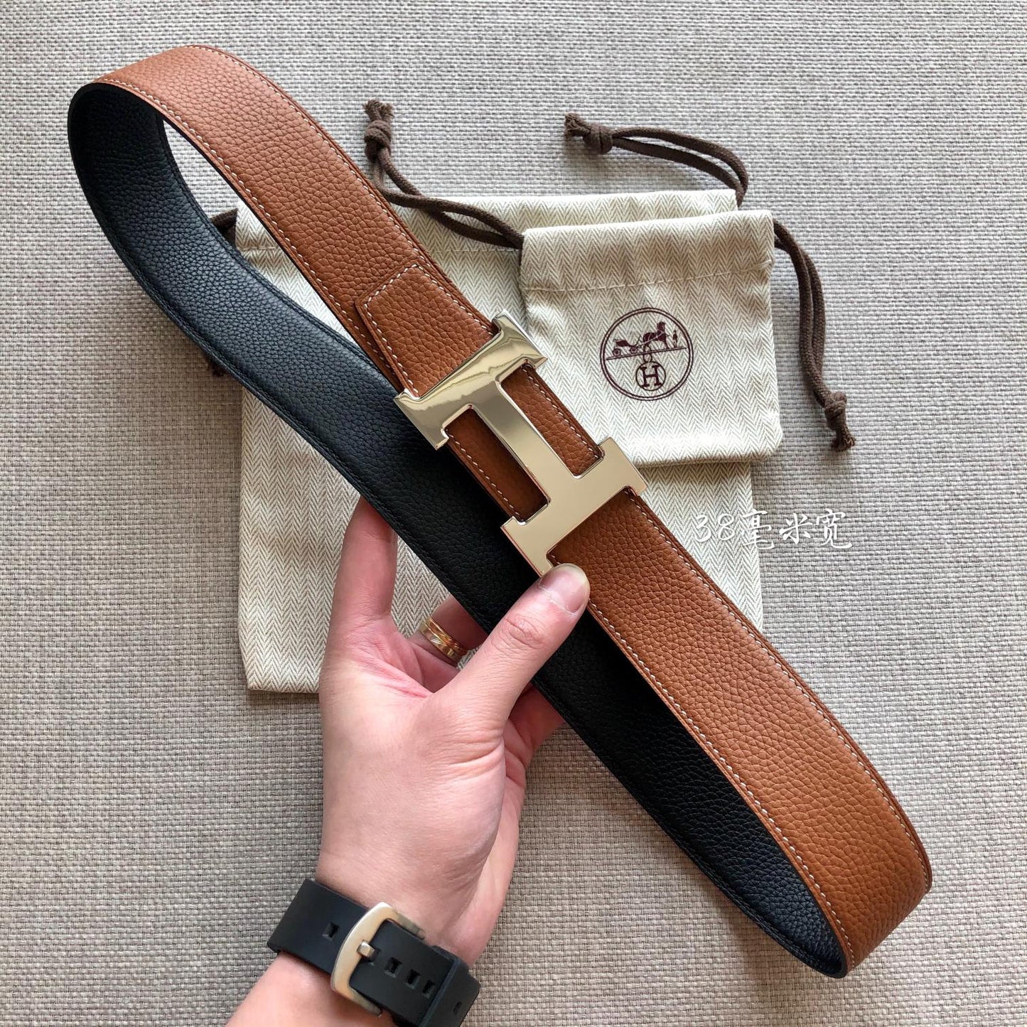 HM BELT BUCKLE & REVERSIBLE BLACK AND BRONZE BROWN LEATHER STRAP 38MM GOLD HARDWARE