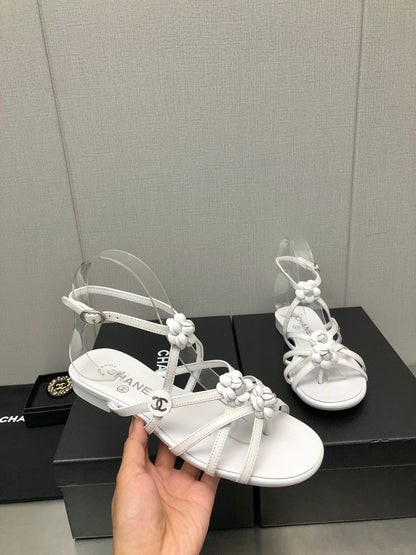 FLORAL FLAT SANDAL IN WHITE LAMBSKIN