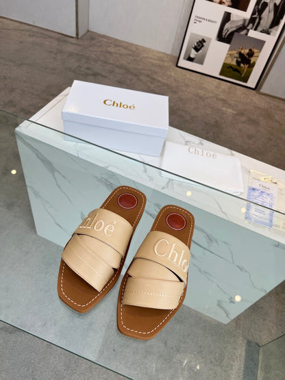 WOODY MULE IN TUSCAN BEIGE LAMBSKIN WITH EMBROIDERED LOGO