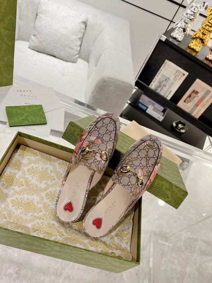 HORSEBIT FLOWER SLIPPER MULE IN DARK BEIGE MONOGRAM JACQUARD FABRIC