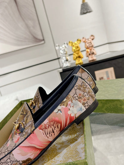 HORSEBIT LOAFER WITH FLOWER PRINT IN DARK BEIGE MONOGRAM JACQUARD FABRIC