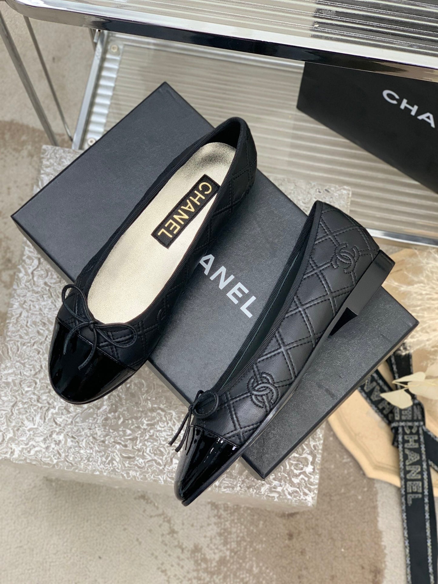 BALLET FLAT GLOSSY BLACK LAMBSKIN