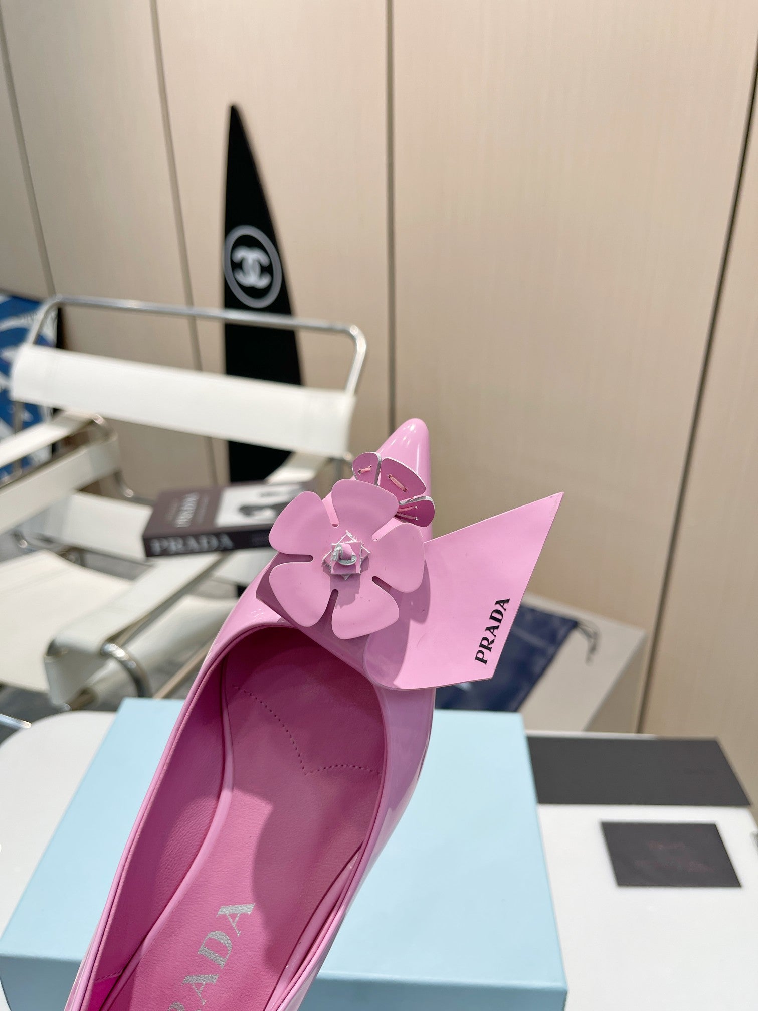 BALLET FLATS POINTED TOE IN PINK SHINY CALFSKIN ATTACHED FLOWERS