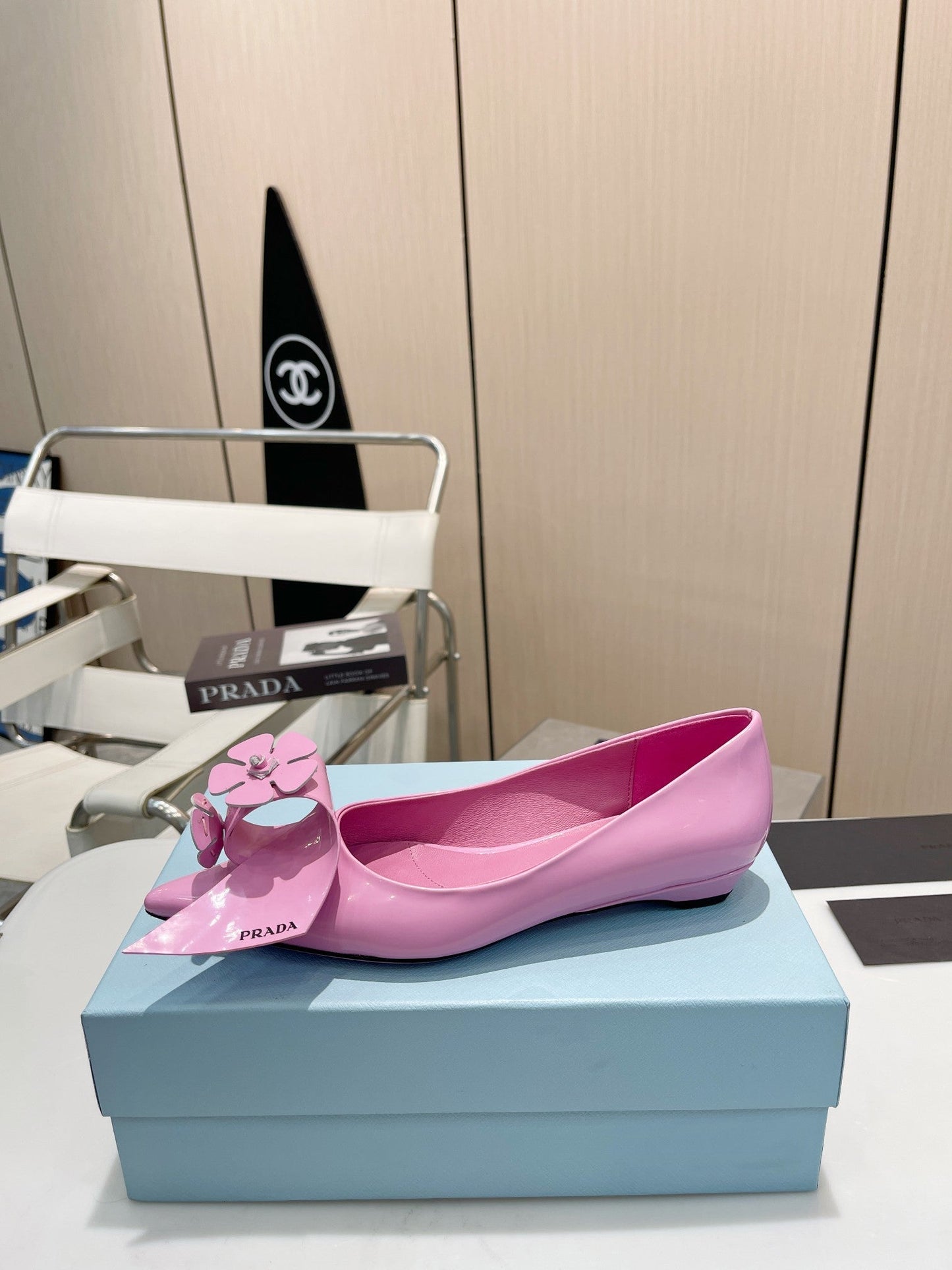 BALLET FLATS POINTED TOE IN PINK SHINY CALFSKIN ATTACHED FLOWERS